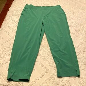 Athleta Green Cropped Pants